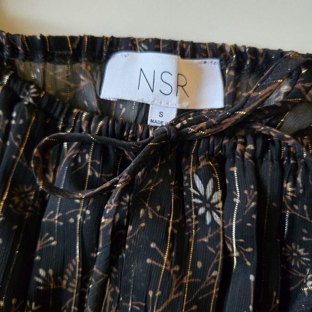 NSR Cropped Fitted Shimmery Top - Picture 7 of 13